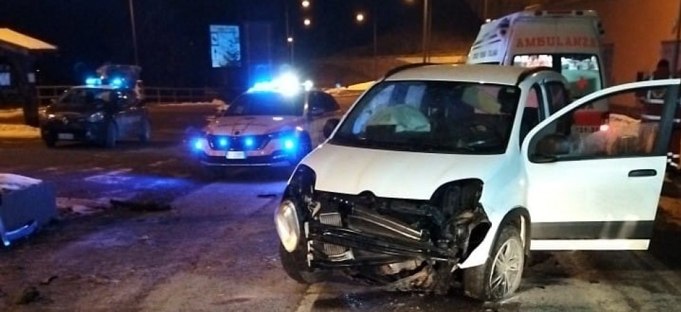 Perde il controllo dell’auto e finisce a sbattere: un 34enne trasportato all’ospedale